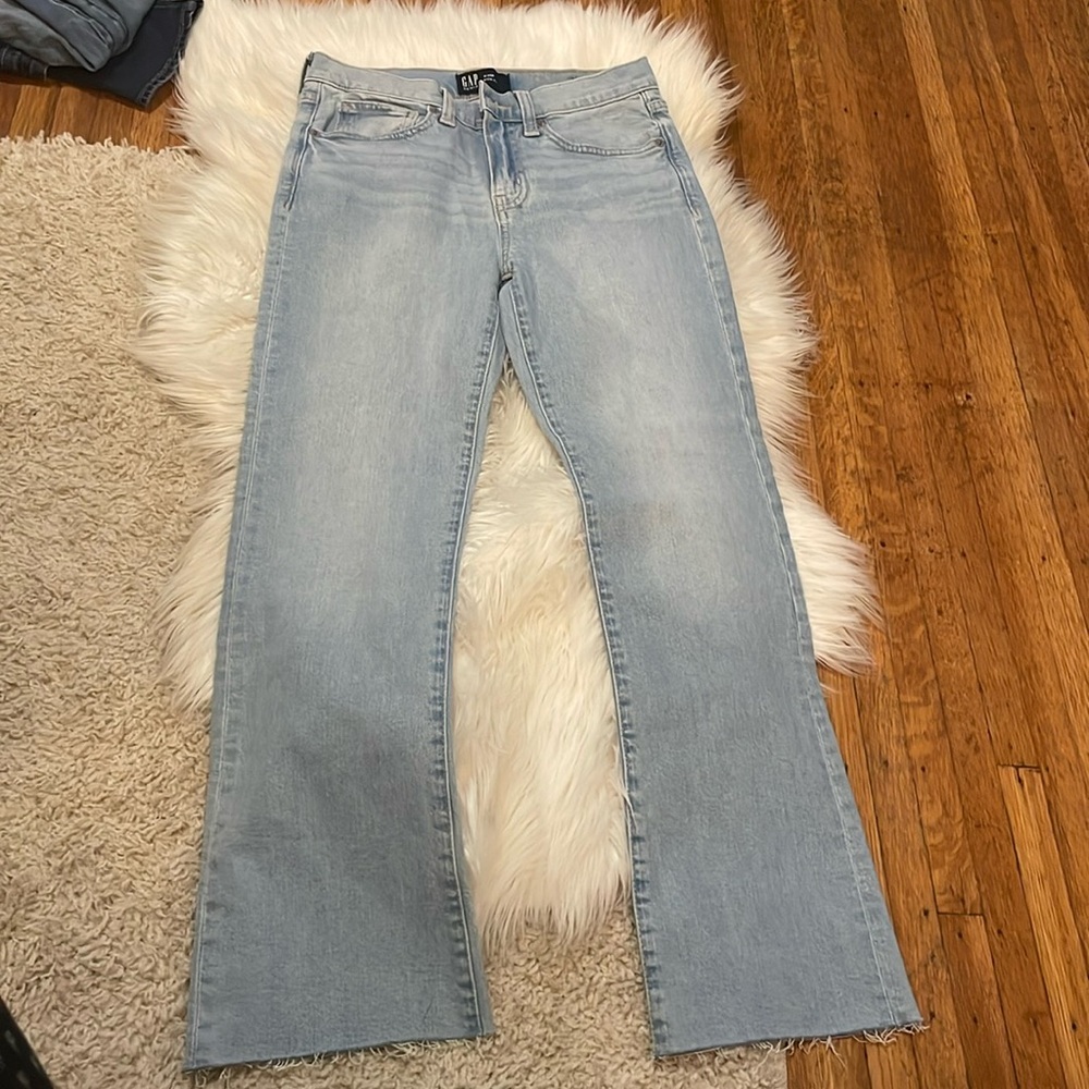 Size 2 (26 in waist) Gap jeans kick it fit